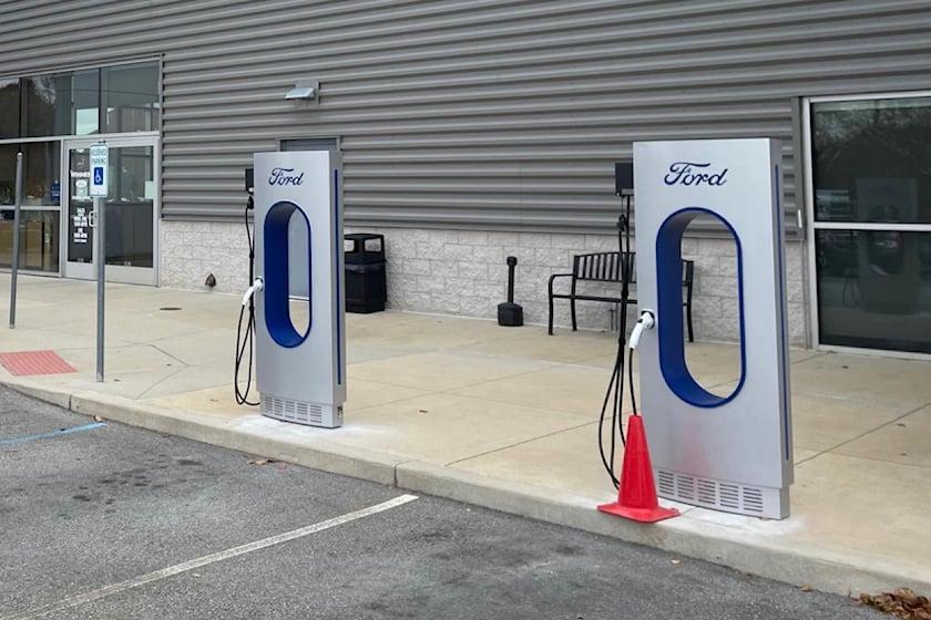 Tesla Model 2 Ford EV will gain access to Tesla Superchargers and come with standard NACS ports starting 2025! 922689