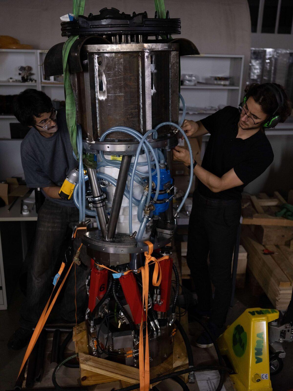 Tesla Model 2 ETH ZURICH’S 3D PRINTING TUNNELING MACHINE TAKES 2ND PLACE IN ELON MUSK’S NOT-A-BORING COMPETITION swissloop-tunneling-media-13-scaled